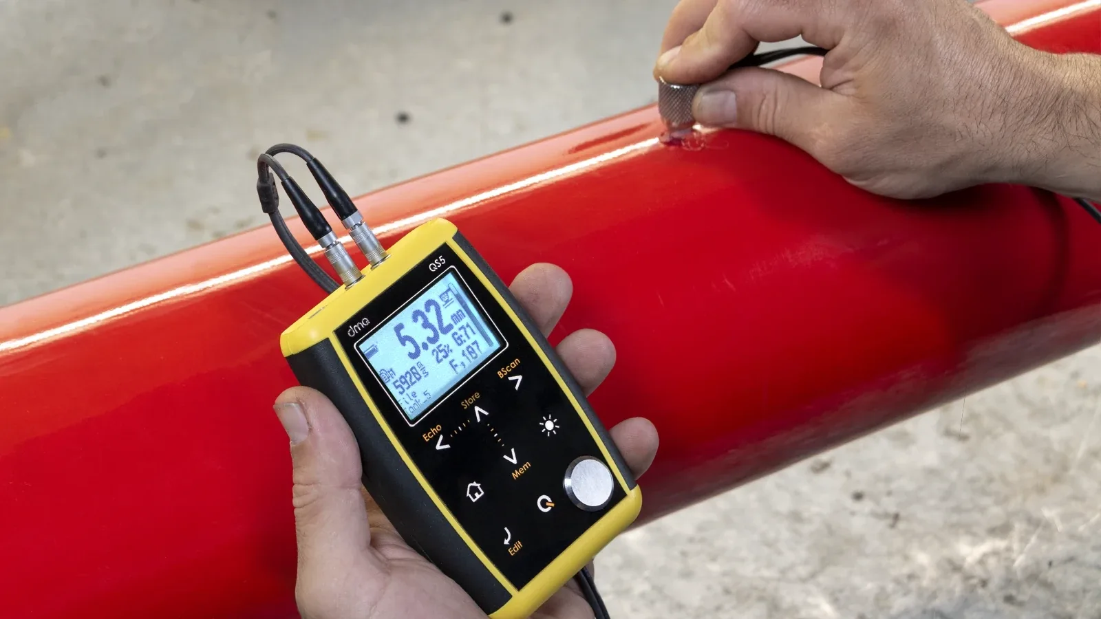 Medidor de espesores dmq QS5 en uso